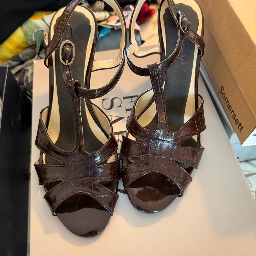 Elegant Brown Strappy Sandals